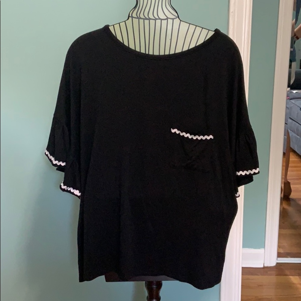 Ladies black ruffled short sleeve shirt